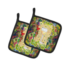 Load image into Gallery viewer, Wine Pot Holders - Set of 2 Decorative Kitchen Helpers | Made in the USA 8617PTHD