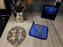 Load image into Gallery viewer, Seahorse Pot Holders - Set of 2 Decorative Kitchen Helpers | Made in the USA 8639PTHD