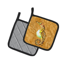 Load image into Gallery viewer, Seahorse Pot Holders - Set of 2 Decorative Kitchen Helpers | Made in the USA 8640PTHD