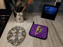 Load image into Gallery viewer, Seahorse Pot Holders - Set of 2 Decorative Kitchen Helpers | Made in the USA 8661PTHD