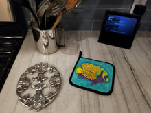 Load image into Gallery viewer, Tropical Fish Pot Holders - Set of 2 Decorative Kitchen Helpers | Made in the USA 8674PTHD