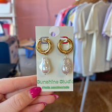 Load image into Gallery viewer, Chunky Hoop Titanium Pearl Earrings