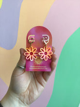 Load image into Gallery viewer, Spring Cutout Daisy Earrings