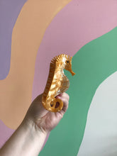 Load image into Gallery viewer, Seahorse Hair Claw