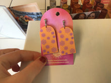Load image into Gallery viewer, Spring Daisy Arch Earrings