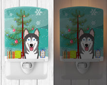 Load image into Gallery viewer, Christmas Tree and Alaskan Malamute Ceramic Night Light BB1590CNL