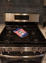 Load image into Gallery viewer, American Flag and Alaskan Malamute Oven Mitt BB2148OVMT