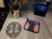 Load image into Gallery viewer, American Flag and Black Labrador Pot Holders - Set of 2 - Heat-Resistant Kitchen Essentials BB2165PTHD