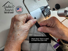 Load image into Gallery viewer, American Flag and Fawn Pug Oven Mitt BB2192OVMT