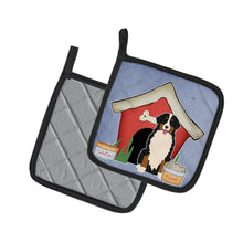 Load image into Gallery viewer, Dog House Collection Bernese Mountain Dog Pot Holders - Set of 2 - Heat-Resistant Kitchen Essentials
