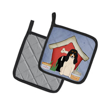 Load image into Gallery viewer, Dog House Collection Swiss Hound Pot Holders - Set of 2 - Heat-Resistant Kitchen Essentials