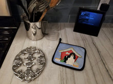 Load image into Gallery viewer, Dog House Collection Swiss Hound Pot Holders - Set of 2 - Heat-Resistant Kitchen Essentials