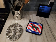 Load image into Gallery viewer, USA Patriotic Black Labrador Retriever Pot Holders - Set of 2 - Heat-Resistant Kitchen Essentials BB3308PTHD
