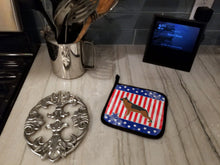 Load image into Gallery viewer, USA Patriotic German Shepherd Pot Holders - Set of 2 - Heat-Resistant Kitchen Essentials BB3324PTHD