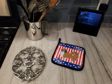 Load image into Gallery viewer, USA Patriotic Pekingese Pot Holders - Set of 2 - Heat-Resistant Kitchen Essentials BB3338PTHD