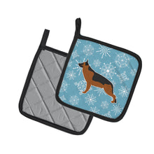Load image into Gallery viewer, Winter Snowflake German Shepherd Pot Holders - Set of 2 - Heat-Resistant Kitchen Essentials BB3524PTHD