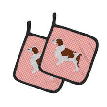 Load image into Gallery viewer, Welsh Springer Spaniel Checkerboard Pink Pot Holders - Set of 2 - Heat-Resistant Kitchen Essentials BB3600PTHD