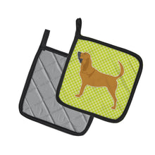 Load image into Gallery viewer, Bloodhound Checkerboard Green Pot Holders - Set of 2 - Heat-Resistant Kitchen Essentials BB3784PTHD