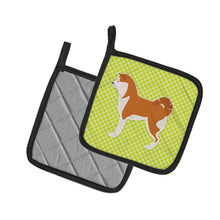 Load image into Gallery viewer, Akita Checkerboard Green Pot Holders - Set of 2 - Heat-Resistant Kitchen Essentials BB3872PTHD