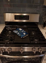 Load image into Gallery viewer, Blue Flowers White English Bulldog Oven Mitt BB5071OVMT