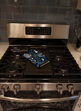 Load image into Gallery viewer, Blue Flowers Japanese Chin Oven Mitt BB5081OVMT