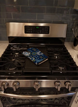 Load image into Gallery viewer, Blue Flowers Black Labrador Oven Mitt BB5086OVMT