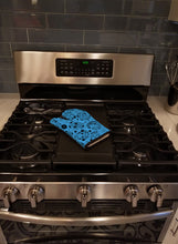Load image into Gallery viewer, Day of the Dead Red Oven Mitt BB5120OVMT