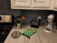 Load image into Gallery viewer, Pears on Green Oven Mitt BB5138OVMT