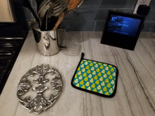 Load image into Gallery viewer, Pears on Green Pot Holders - Set of 2 - Heat-Resistant Kitchen Essentials BB5138PTHD
