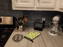 Load image into Gallery viewer, Pears on White Oven Mitt BB5147OVMT