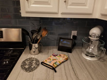 Load image into Gallery viewer, Drinks and Cocktails Peach Oven Mitt BB5200OVMT