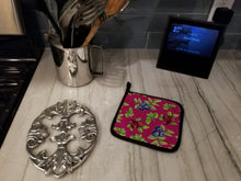 Load image into Gallery viewer, Berries Pot Holders - Set of 2 - Heat-Resistant Kitchen Essentials BB5209PTHD