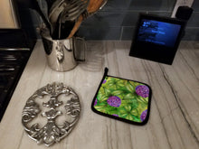Load image into Gallery viewer, Shamrocks in Bloom Pot Holders - Set of 2 - Heat-Resistant Kitchen Essentials BB5756PTHD