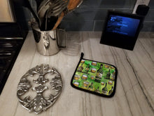 Load image into Gallery viewer, Irish Whiskey Pot Holders - Set of 2 - Heat-Resistant Kitchen Essentials BB5757PTHD
