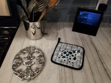 Load image into Gallery viewer, Cow Pot Holders - Set of 2 - Heat-Resistant Kitchen Essentials BB6764PTHD