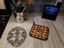 Load image into Gallery viewer, Suirrel with a Nut Pot Holders - Set of 2 - Heat-Resistant Kitchen Essentials BB6766PTHD