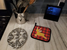 Load image into Gallery viewer, Deer Pot Holders - Set of 2 - Heat-Resistant Kitchen Essentials BB6773PTHD
