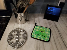 Load image into Gallery viewer, Three Peas Pot Holders - Set of 2 - Heat-Resistant Kitchen Essentials BB6890PTHD