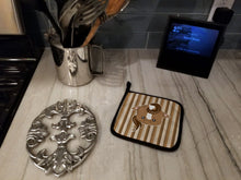 Load image into Gallery viewer, Horse Face Pot Holders - Set of 2 - Heat-Resistant Kitchen Essentials BB6927PTHD