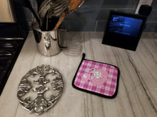 Load image into Gallery viewer, Elephant and Baby Pot Holders - Set of 2 - Heat-Resistant Kitchen Essentials BB6953PTHD