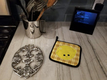 Load image into Gallery viewer, Lemon Face Pot Holders - Set of 2 - Heat-Resistant Kitchen Essentials BB6990PTHD