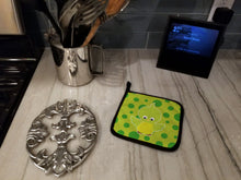 Load image into Gallery viewer, Bird on Green Polkadots Pot Holders - Set of 2 - Heat-Resistant Kitchen Essentials BB7012PTHD