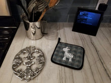 Load image into Gallery viewer, Zebra Pot Holders - Set of 2 - Heat-Resistant Kitchen Essentials BB7026PTHD