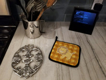 Load image into Gallery viewer, Lion Pot Holders - Set of 2 - Heat-Resistant Kitchen Essentials BB7032PTHD