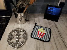 Load image into Gallery viewer, Popcorn Face Pot Holders - Set of 2 - Heat-Resistant Kitchen Essentials BB7053PTHD
