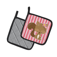 Load image into Gallery viewer, Squirrel with Flowers Pot Holders - Set of 2 - Heat-Resistant Kitchen Essentials BB7094PTHD