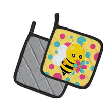 Load image into Gallery viewer, Bee with Flower Pot Holders - Set of 2 - Heat-Resistant Kitchen Essentials BB7097PTHD