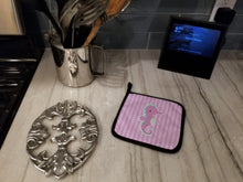 Load image into Gallery viewer, Seahorse Pot Holders - Set of 2 - Heat-Resistant Kitchen Essentials BB7119PTHD