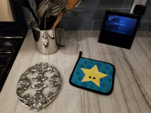 Load image into Gallery viewer, Weather Night Star Face Pot Holders - Set of 2 - Heat-Resistant Kitchen Essentials BB7159PTHD