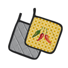Load image into Gallery viewer, Cayenne Pepper on Basketweave Pot Holders - Set of 2 - Heat-Resistant Kitchen Essentials BB7191PTHD